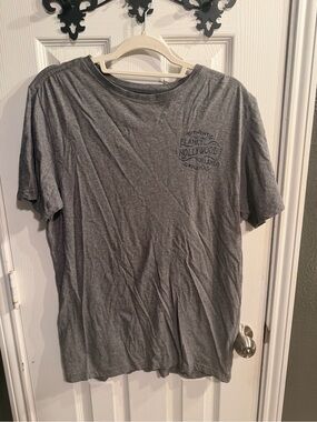 Planet Hollywood Men's Short-Sleeve Graphic Tee in Gray